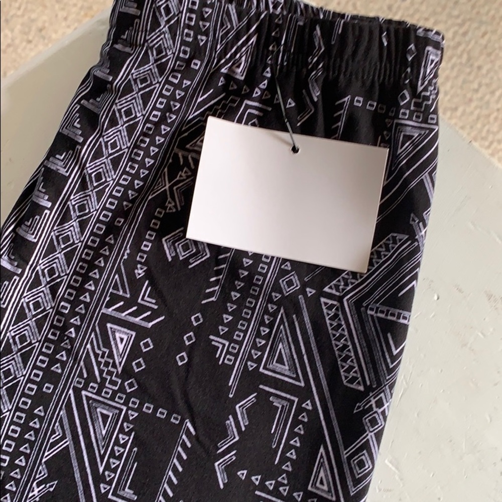 Capri Leggings - black & white design